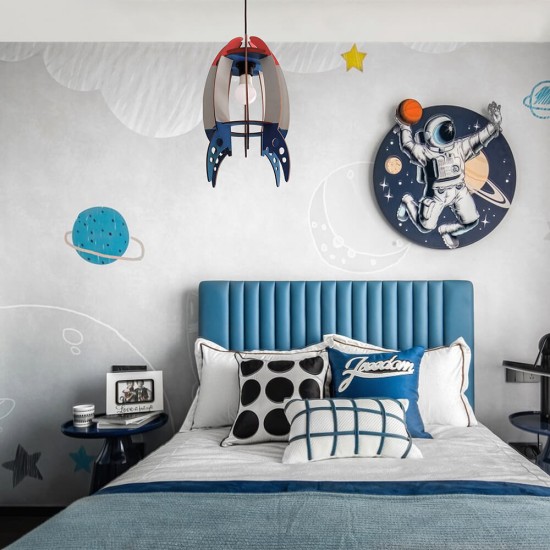 Ξύλινο χειροποίητο παιδικό κρεμαστό φωτιστικό Πύραυλος – Mood4Wood