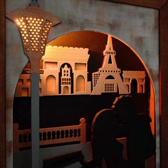 Ξύλινο χειροποίητο κάδρο - φωτιστικό τοίχου Έρωτας στο Παρίσι – Mood4Wood